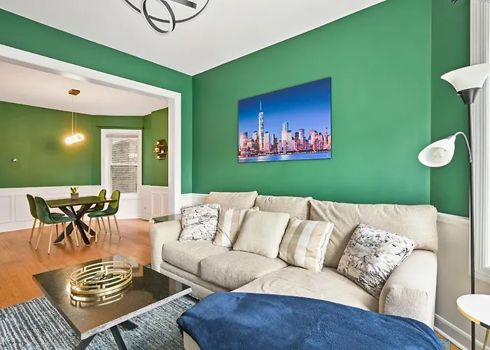 Apartment 2 Bed W/ Office, Free Parking, Near Wrigley